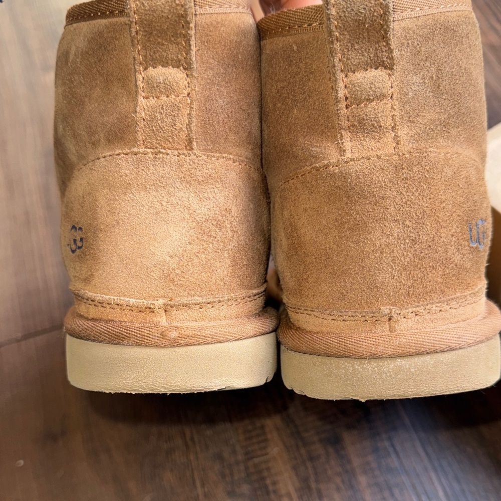 UGG Kids  Neumell ll tan boots - Picture 6 of 16